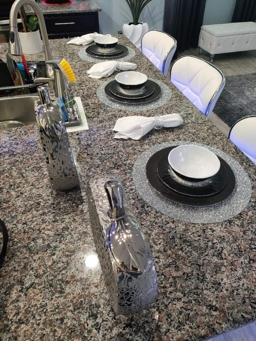 Kitchen Island Complete Decoration
